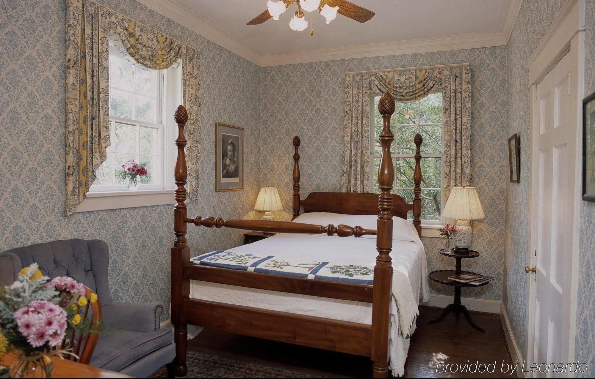 Cedars Of Williamsburg Bed & Breakfast Exterior photo