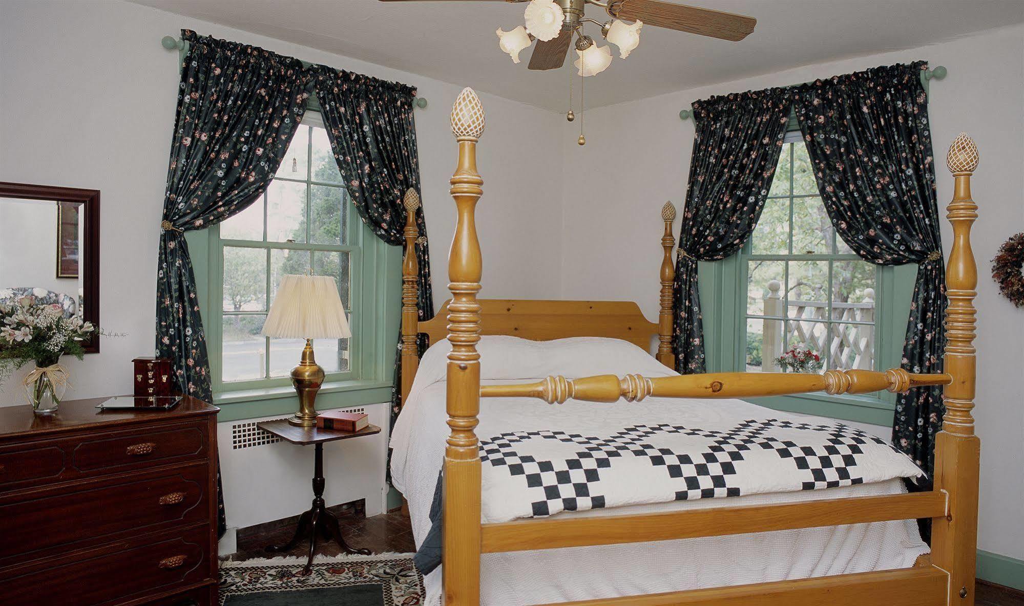 Cedars Of Williamsburg Bed & Breakfast Exterior photo